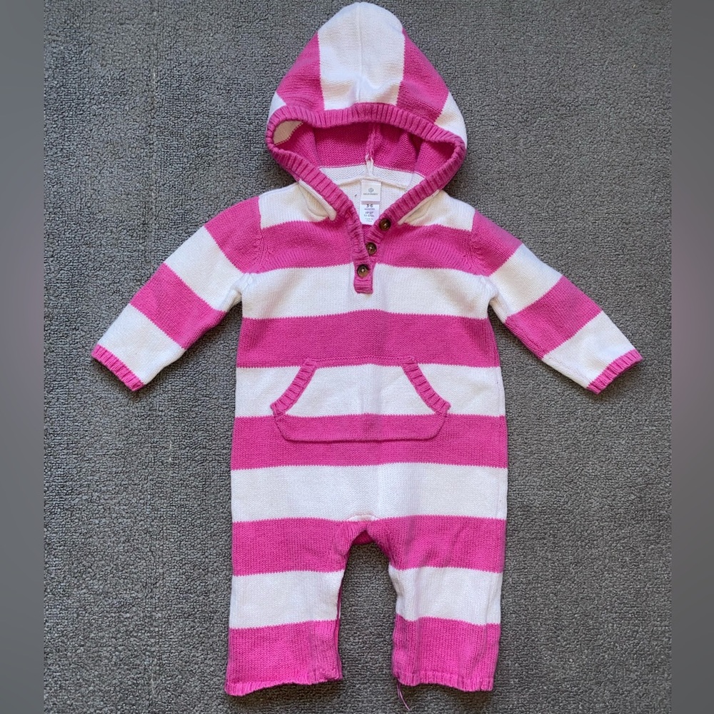 Old Navy baby girl one piece sweater jumpsuit, romper size 3-6 Months